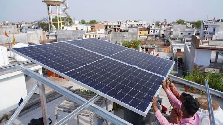 కేంద్ర ప్రభుత్వ పిఎం సూర్య ఘర్ యోజన కింద ప్రభుత్వం ప్రజల విద్యుత్ బిల్లులను సున్నా చేయాలనుకుంటోంది. ఈ పథకంలో 1–3 kW వరకు ఉన్న సిస్టమ్స్‌పై ప్రభుత్వం సబ్సిడీ ఇస్తుంది. కాబట్టి 3 kW వరకు ఇన్‌స్టాలేషన్ ఈ పథకం కింద సరైనది.