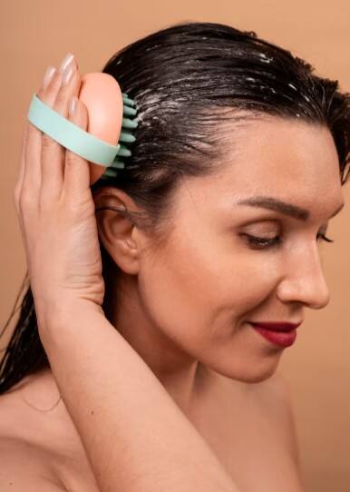 ਦਹੀਂ 'ਚ ਇਹ ਚੀਜ਼ ਪਾ ਕੇ ਵਾਲਾਂ 'ਤੇ ਲਗਾਓ, ਵਾਲਾਂ ਨੂੰ ਮਜ਼ਬੂਤ ਅਤੇ ਚਮਕਦਾਰ ਬਣਾਉਣ ਦਾ ਨੈਚੁਰਲ ਰਾਜ਼