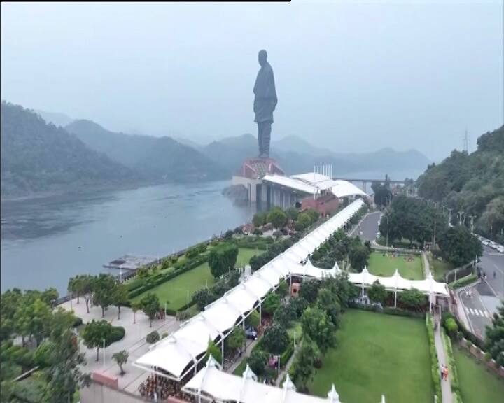 એક તરફ, કાશ્મીરમાં થયેલી ભૂલો, બીજી તરફ, ઉત્તરપૂર્વમાં ઉભી થયેલી સમસ્યાઓ અને દેશભરમાં ખીલેલો નક્સલવાદી-માઓવાદી આતંકવાદ, રાષ્ટ્રની સાર્વભૌમત્વ માટે સીધા પડકારો હતા. પરંતુ સરદાર સાહેબની નીતિઓનું પાલન કરવાને બદલે, તે સમયની સરકારોએ કરોડરજ્જુ વિનાનો અભિગમ પસંદ કર્યો. દેશે હિંસા અને રક્તપાતના સ્વરૂપમાં તેના પરિણામો ભોગવ્યા.