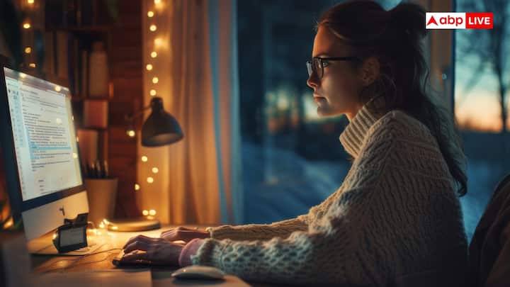 सबसे ज्यादा डायबिटीज का खतरा उन लोगों को होता है, जो फिजिकल काम नहीं करते हैं. ऐसे में दिनभर बैठकर काम करने से शुगर लेवल बढ़ने के चांसेज भी होते हैं.