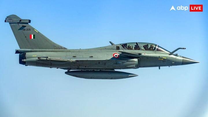 एएनआई की रिपोर्ट के मुताबिक मेटियोर मिसाइलों के जखीरे पर रक्षा मंत्रालय मोटा पैसा खर्च कर सकता है. इसको लेकर हाईलेवल मीटिंग भी होने वाली है. मेटियोर बियॉन्ड-विजुअल-रेंज मिसाइलें यूरोपीय फर्म एमबीडीए बनाती है.