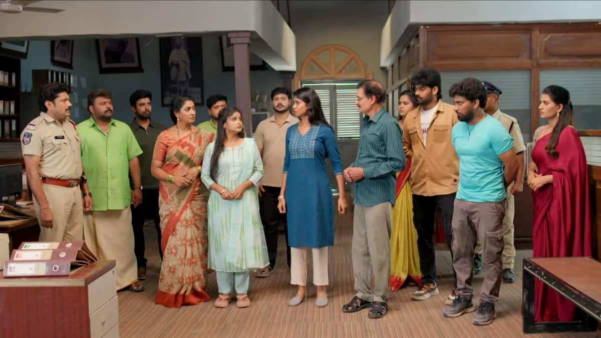 Illu Illalu Pillalu Serial Today October 31st: ఇల్లు ఇల్లాలు పిల్లలు: శోభ కోసం అత్తాకోడళ్ల హైడ్రామా! కిడ్నాపర్లు దొరికారా? ధీరజ్ పరిస్థితి ఏంటి?