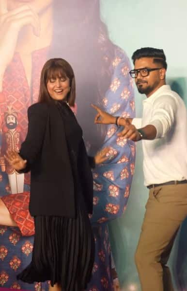 एक्ट्रेस की फिल्म की स्क्रीनिंग में हिना खान भी अपने पति रॉकी जायसवाल संग पहुंची थी. दोनों ने ढोल की ताल पर खूब ठुमके भी लगाए थे.