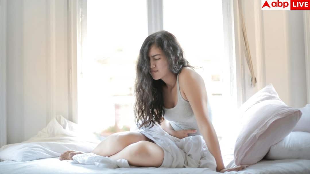 Dangerous Side Effects of Period Delay Pills Hormonal Imbalance Irregular Cycles and Fertility Risks पीरियड्स रोकने वाली दवाओं से कितना होता है नुकसान, पूजा-पाठ के वक्त क्यों बढ़ती है इनकी डिमांड?