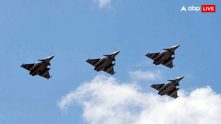 भारत, पाकिस्तान को ऑपरेशन सिंदूर में बुरी तरह शिकस्त देने के बाद लगातार अपनी ताकत बढ़ाने के लिए काम कर रहा है. इसी सिलसिले में वायुसेना को लेकर अहम खबर सामने आई है. इंडियन एयरफोर्स का फाइटर जेट राफेल अब और ज्यादा शक्तिशाली होने वाला है.