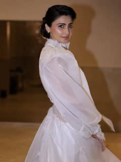 डेजी शाह का नया लुक देखकर हर कोई हुआ हैरान, सलमान खान की एक्ट्रेस का हुआ गजब का ट्रांसफॉर्मेशन