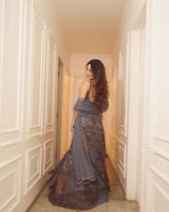 शिवांगी जोशी का ग्रेसफुल लुक सोशल मीडिया पर छाया, हर फ्रेम में बिखेरा जलवा