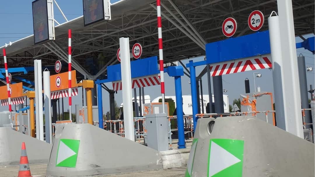 Karnataka: BJP Leader’s Son Caught On CCTV Assaulting Toll Staff After Being Asked To Pay