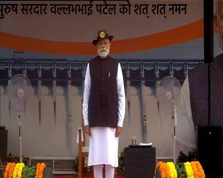 'રાષ્ટ્રીય એકતાને નબળી પાડતી બાબતોથી દૂર રહો' -  રાષ્ટ્રીય એકતા દિવસના કાર્યક્રમમાં પોતાના સંબોધનમાં પીએમ મોદીએ કહ્યું, 