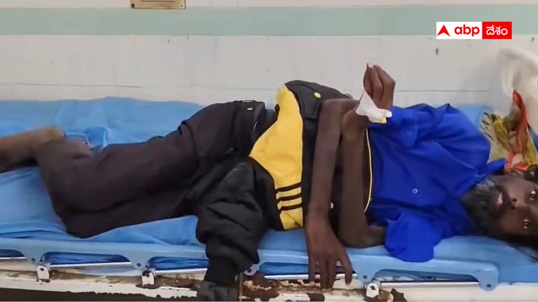 Mahabubabad News: గుర్తు తెలియని శవం అని మార్చురీలో పడేశారు - కానీ బతికే ఉన్నాడు - మహబూబాబాద్ ఆస్పత్రి నిర్వాకం Hospital staff dumped a man in the morgue who was thought to be dead in Mahabubabad Mahabubabad News: గుర్తు తెలియని శవం అని మార్చురీలో పడేశారు - కానీ బతికే ఉన్నాడు - మహబూబాబాద్ ఆస్పత్రి నిర్వాకం