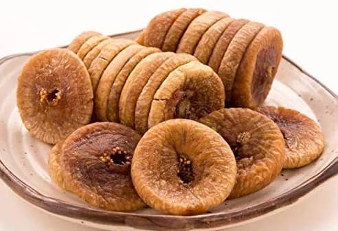 अंजीर एक ऐसा सूखा मेवा है जिसका सेवन करने से शरीर फिट रहता है। अंजीर में विटामिन ए, पोटैशियम और फाइबर समेत कई पोषक तत्व होते हैं। अगर आप सर्दियों में अंजीर के फायदे पाना चाहते हैं, तो आपको इसे रोजाना भिगोकर खाना चाहिए।