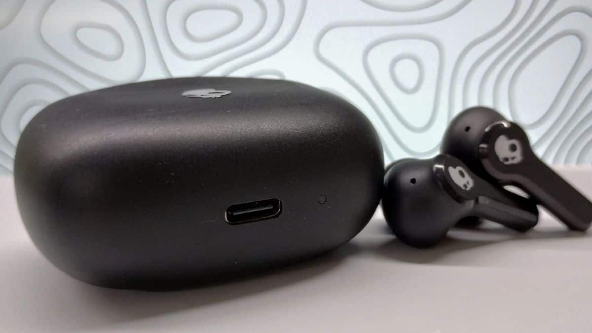 Gadgets Review | Skullcandy Uproar Review: No ANC, No App; Still My New Favourite Earbuds