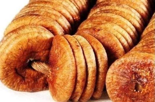 अंजीर खाने से शरीर को कई फायदे होते हैं। इसमें विटामिन बी और विटामिन सी भी होता है। अंजीर में विटामिन ए की मात्रा सबसे ज़्यादा होती है। महिलाओं में स्तन कैंसर की बीमारियाँ बढ़ रही हैं। यह महिलाओं में स्तन कैंसर के लिए बहुत फायदेमंद है। रोज़ाना अंजीर खाने से इसका खतरा कम हो जाता है।