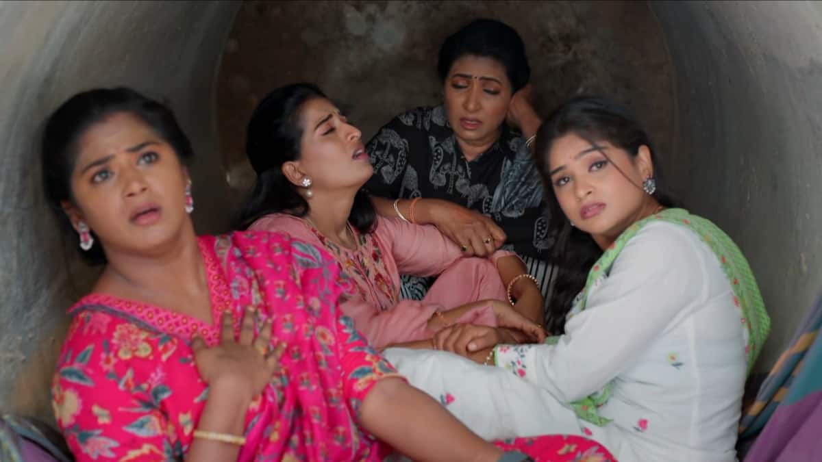 Illu Illalu Pillalu Serial Today October 31st: ఇల్లు ఇల్లాలు పిల్లలు: శోభ కోసం అత్తాకోడళ్ల హైడ్రామా! కిడ్నాపర్లు దొరికారా? ధీరజ్ పరిస్థితి ఏంటి?