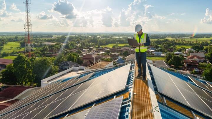 భారతదేశంలో 1 kW వ్యవస్థ రోజుకు సగటున 3–4 kWh ఇస్తుంది. కాబట్టి 2.5–3 kW రేటింగ్ ప్రతి నెలా 300 kWh ఇవ్వగలదు. అయితే ఇది వాతావరణం, ప్రదేశంపై ఆధారపడి ఉంటుంది. దాని ప్రకారం ఇది మారవచ్చు.