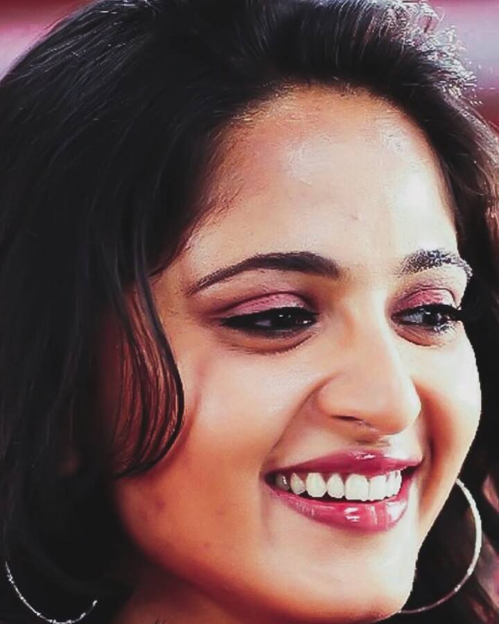 अनुष्का ने कहा कि जब वो छठी क्लास में थी, तब उन्हें एक लड़के ने आई लव यू कहा था. उस उम्र में इसका मतलब ठीक से समझ नहीं आया.