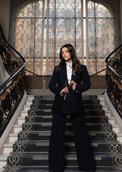 व्हाइट शर्ट, ब्लैक कोट और मैचिंग पैंट पहन ऐश्वर्या राय ने दिए किलर पोज, 'बच्चन बहू' की ये बॉस लेडी लुक की तस्वीरें नहीं देखी तो क्या देखा?