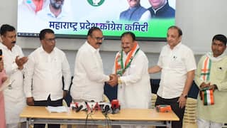 अकोल्यात शिंदेंना दे धक्का; शिवसेनेच्या ज्येष्ठ नेत्याचा काँग्रेसमध्ये प्रवेश, हर्षवर्धन सपकाळांकडून स्वागत