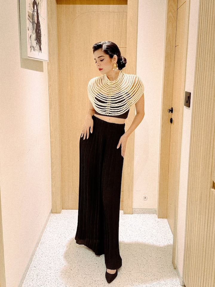 2017 मध्ये 'मुरांबा' या मराठी चित्रपटातून तिने मराठी सिनेसृष्टीत पदार्पण केलं. या चित्रपटासाठी तिला सर्वोत्कृष्ट पदार्पण अभिनेत्रीचा पुरस्कारही मिळाला.