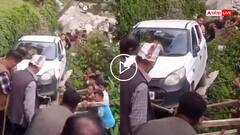 Video: आपदा में अवसर! लकड़ी के फट्टों से सड़क बना निकाल दी कार, हिमाचल के गांव का वीडियो वायरल