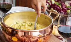 कांसे के बर्तन में भूलकर भी नहीं खानी चाहिए ये चीजें, हो जाएगी बड़ी दिक्कत