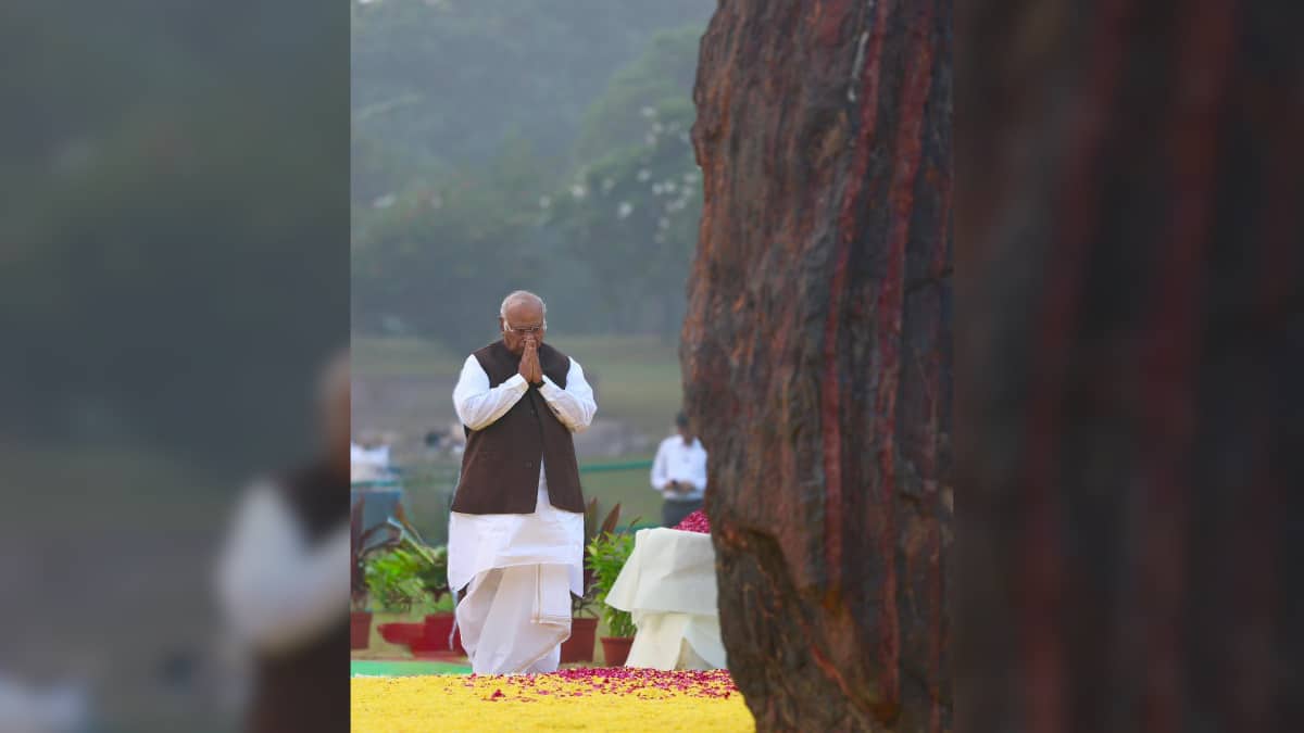 Rahul, Sonia Gandhi Pay Tribute To Indira Gandhi On Her Death Anniversary