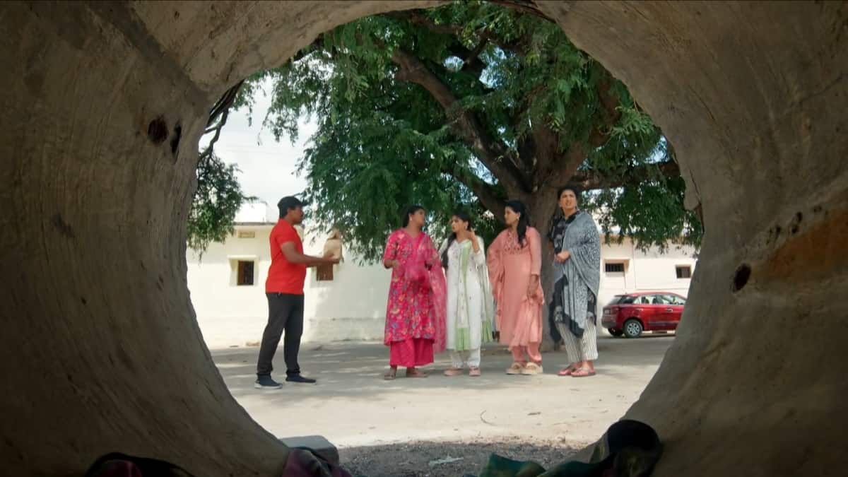 Illu Illalu Pillalu Serial Today October 31st: ఇల్లు ఇల్లాలు పిల్లలు: శోభ కోసం అత్తాకోడళ్ల హైడ్రామా! కిడ్నాపర్లు దొరికారా? ధీరజ్ పరిస్థితి ఏంటి?