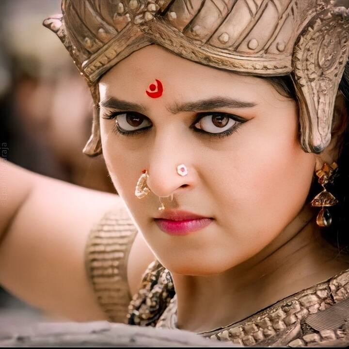 हालांकि, अनुष्का का नाम कई बार प्रभास के साथ जोड़ा गया. दोनों के बीच काफी गहरी दोस्ती है, लेकिन हमेशा इन्होंने सिर्फ फ्रेंडशिप ही बताया है.