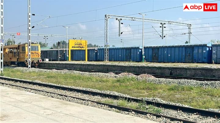 এই পরিস্থিতিতে, আপনি কি কখনও ভেবেছেন যে এত ভিড় থাকা সত্ত্বেও যাত্রীবাহী ট্রেনের বগিগুলি কেন বাড়ানো হয় না বা যাত্রীবাহী ট্রেনে মালবাহী ট্রেনের মতো ৬০টি বগি কেন তৈরি করা হয় না?