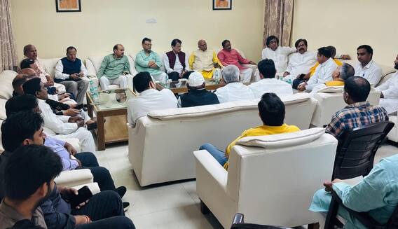 मेरठ में व्यापारी से नाक रगड़वाने का विवाद सुलझा, बीजेपी नेताओं ने कराया समझौता मेरठ में व्यापारी से नाक रगड़वाने का विवाद सुलझा, बीजेपी नेताओं ने कराया समझौता
