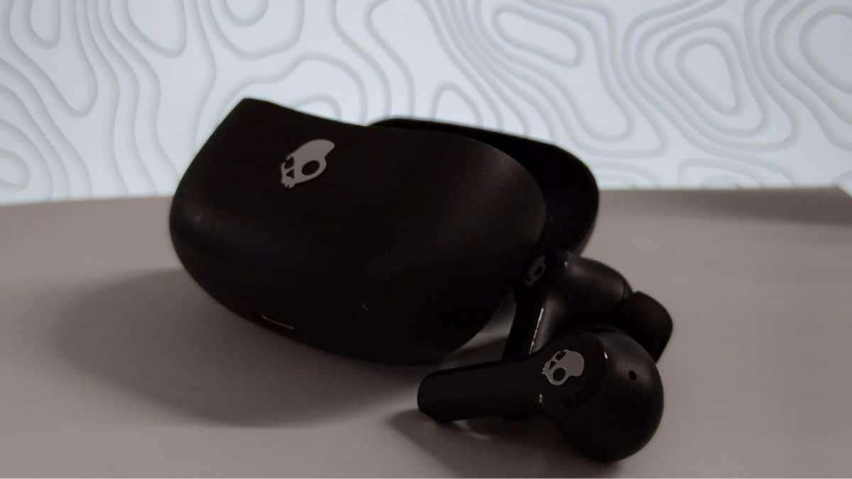Gadgets Review | Skullcandy Uproar Review: No ANC, No App; Still My New Favourite Earbuds
