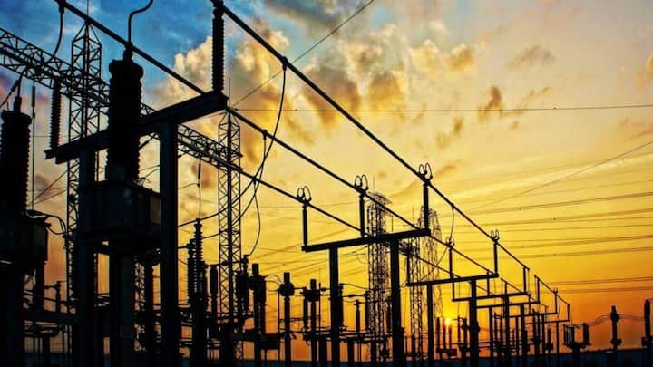 అనేక రాష్ట్రాల్లో ఈ పథకం నిబంధనలు వేర్వేరుగా ఉన్నాయి. గ్రూప్ హౌసింగ్ లేదా అపార్ట్మెంట్లకు వేర్వేరు నియమాలు ఉండవచ్చు. కొన్ని డిస్కామ్లు నెట్-మీటరింగ్ నిబంధనలు, కనీస ఛార్జీలను వసూలు చేస్తాయి, కాబట్టి మొదట మీ స్థానిక డిస్కామ్ విధానాన్ని కూడా తెలుసుకోండి. దీని తరువాత మీరు ఆన్లైన్లో దరఖాస్తు చేసుకోవచ్చు.