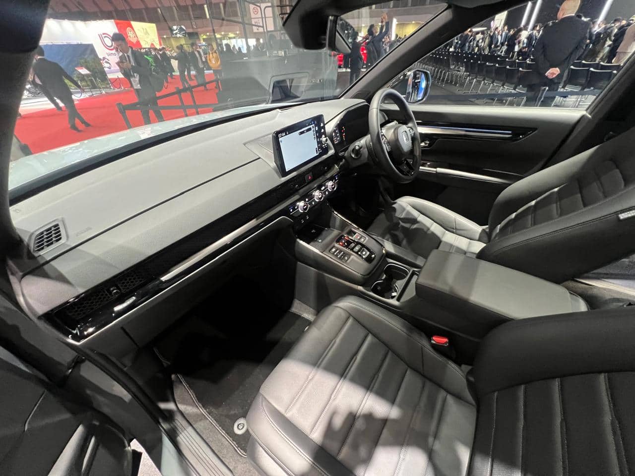 New 2025 Honda CR-V Hybrid First Look Review: More Than 900 km Range And Coming To India?