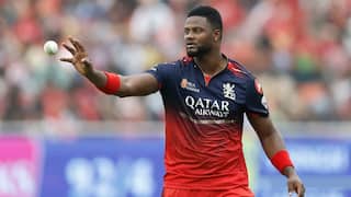 RCB का गेंदबाज चमका, बांग्लादेश के खिलाफ ले डाली हैट्रिक, बनाया नया रिकॉर्ड