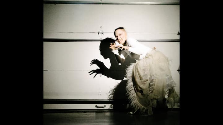 5. डेमी लोवाटो: डेमी लोवाटो ने इस हैलोवीन में अपने कुख्यात बदले हुए अहंकार पूत लोवाटो को इंटरनेट संग्रह से प्रफुल्लित ढंग से वापस लाया। वायरल मीम, जो 2014 की एक विकृत प्रशंसक तस्वीर से पैदा हुआ था, ने मजाक में