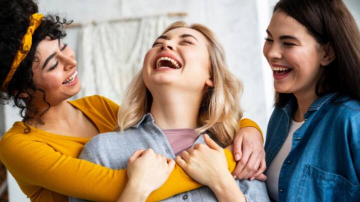 সেই শ্লেষ অন্য জনের বুকে শেল হয়ে বিঁধতে পারে। তাই রসিকতা ও অপমানের মধ্যেকার সূক্ষ্ম ফারাক বোঝা অত্যন্ত জরুরি।