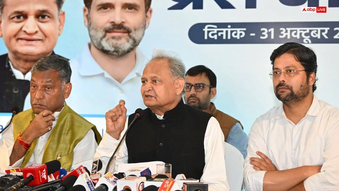 'नीतीश कुमार को बोलने नहीं देना बिहार का अपमान', NDA के घोषणा पत्र पर अशोक गहलोत का तंज Congress Leader Ashok Gehlot Attacks nda over manifesto says not letting nitish speak insult to bihar 'नीतीश कुमार को बोलने नहीं देना बिहार का अपमान', NDA के घोषणा पत्र पर अशोक गहलोत का तंज