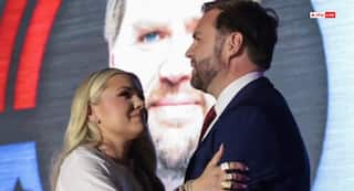 'मुझे जेडी वेंस में अपने पति की झलक...', एरिका किर्क ने अमेरिकी उपराष्ट्रपति को लगाया कसके गले, वीडियो वायरल