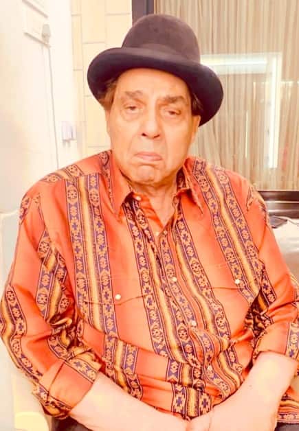 ਮਸ਼ਹੂਰ ਅਦਾਕਾਰ ਧਰਮਿੰਦਰ ਦੀ ਵਿਗੜੀ ਸਿਹਤ, ਵੈਂਟੀਲੇਟਰ 'ਤੇ; ਪਤਨੀ ਨੇ...