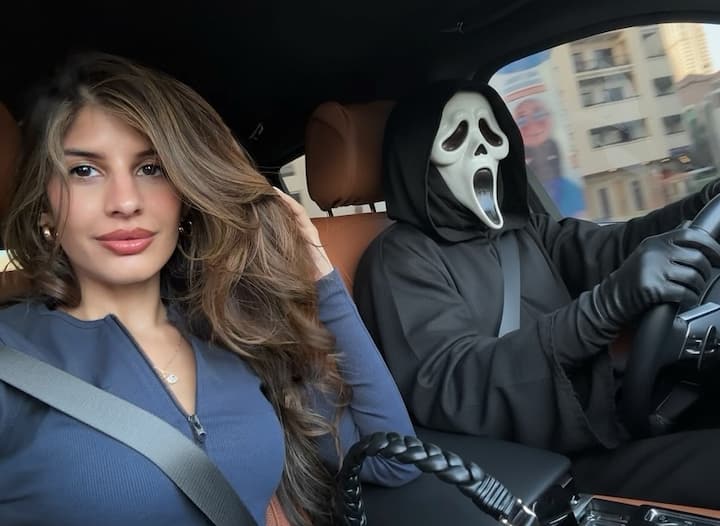 While sharing the pictures, Jasmine Walia wrote in the caption - Happy Halloween, moving forward, I think all girls should show their boyfriends like this.