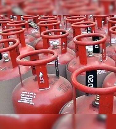 LPG ਸਿਲੰਡਰਾਂ ਦੀਆਂ ਡਿੱਗੀਆਂ ਕੀਮਤਾਂ, ਜਾਣੋ ਨਵੇਂ ਰੇਟ...
