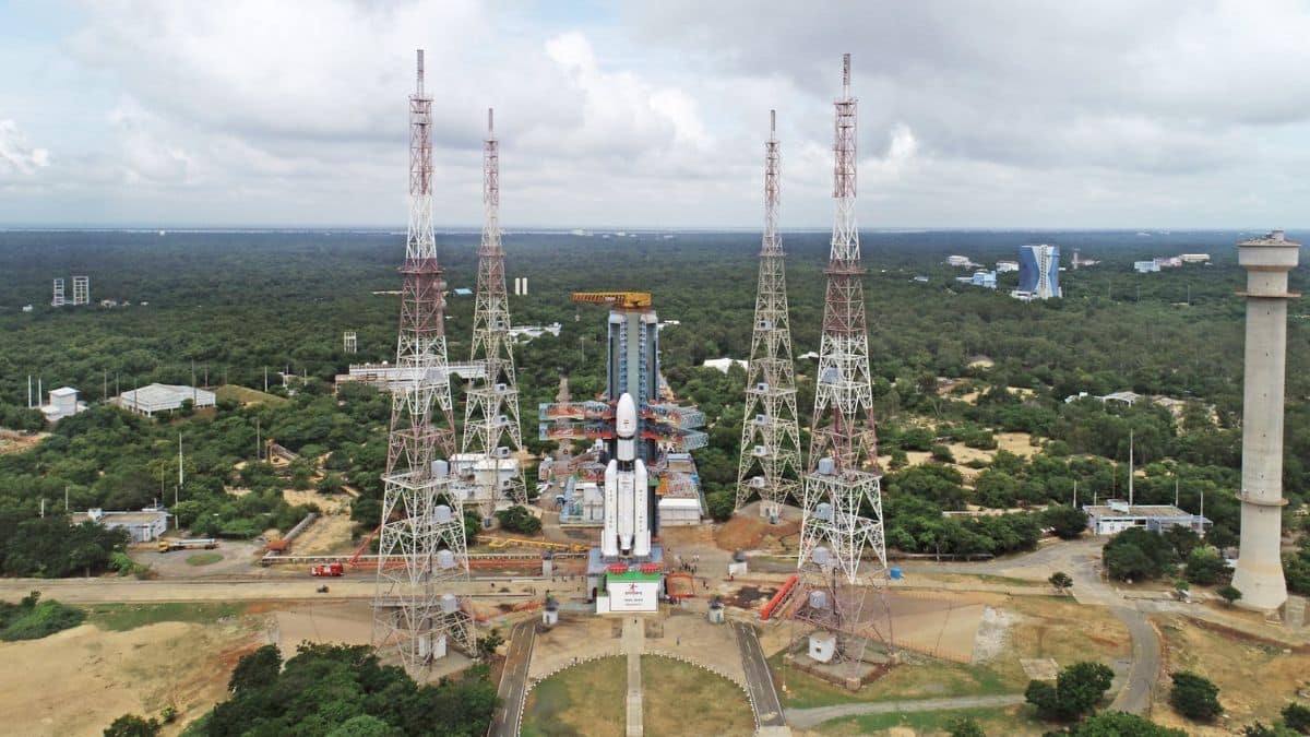 CMS 03 LVM 3 Rocket: இஸ்ரோ இதுவரை செய்யாத சம்பவம், 4410 கிலோ - நாளை விண்ணில் பாய்கிறது LVM 3 ராக்கெட்