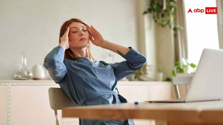 आपकी सोच और एटिट्यूड का सीधा असर आपके शरीर पर पड़ता है.हमेशा पॉजिटिव रहने की कोशिश करें, छोटी-छोटी बातों पर परेशान न हों. मुस्कुराना और खुश रहना सबसे आसान और असरदार हेल्थ टॉनिक है. ये आपकी इम्यूनिटी बढ़ाता है और दिनभर एनर्जी बनाए रखता है.