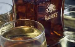 ਇੱਥੇ 500 ਰੁਪਏ ਦੀ ਸ਼ਰਾਬ ਦੀ ਬੋਤਲ 'ਤੇ ਮਿਲ ਰਹੀ 400 ਰੁਪਏ ਦੀ ਛੋਟ, ਜਾਣੋ ਕਿਉਂ ਸਸਤੀ ਮਿਲ ਰਹੀ ਸ਼ਰਾਬ ?