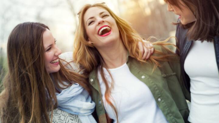 কাউকে হাসানোর জন্য় যখন কিছু বলা হয় বা কোনও কাহিনি শোনানো হয়, তা রসিকতা হিসেবে গণ্য হয়। কোনও পরিস্থিতি বা ঘটনা নিয়েও হাসিঠাট্টা করা হয়।