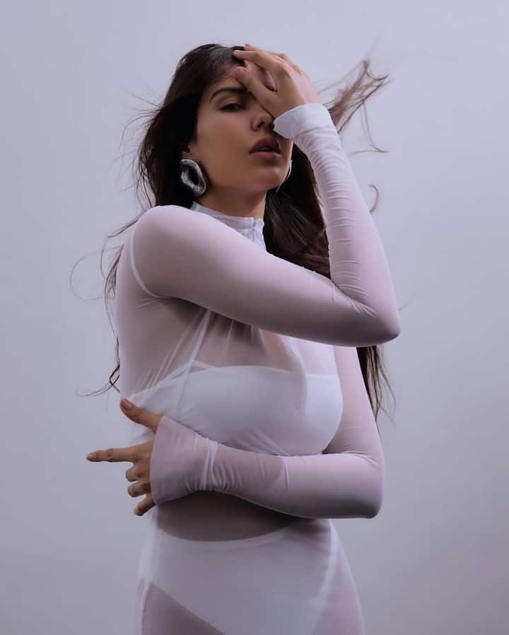 Photos of Sonam Bajwa's recent photoshoot have gone viral on social media. The sizzling avatar of the actress in white transparent dress is winning the hearts of fans.