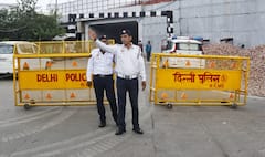 दिल्ली में आज से होंगे बड़े बदलाव, इन वाहनों की एंट्री पर रहेगी रोक, साइबर ठगी पर ऑनलाइन FIR