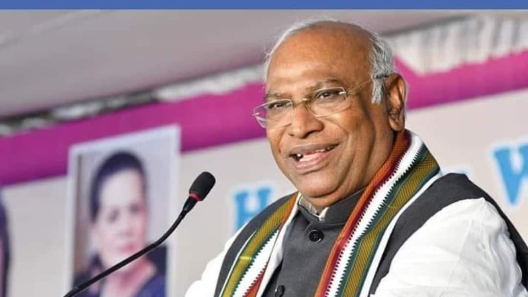 <div>BJP Slams Mallikarjun Kharge Over 'Ban RSS' Remarks, Accuses Him Of Echoing ‘Radical Outfits’</div>