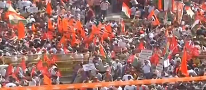 मुंबईत आज (1 नोव्हेंबर) महाविकास आघाडीसह मनसेने एकत्र येत ‘सत्याचा मोर्चा’ काढला.