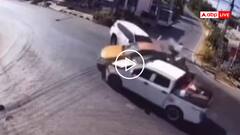 Video: चौराहे पर आपस में टकराए तीन वाहन, सड़क पर बिखरे पुर्जे, खौफनाक हादसा CCTV में कैद, देखें वीडियो